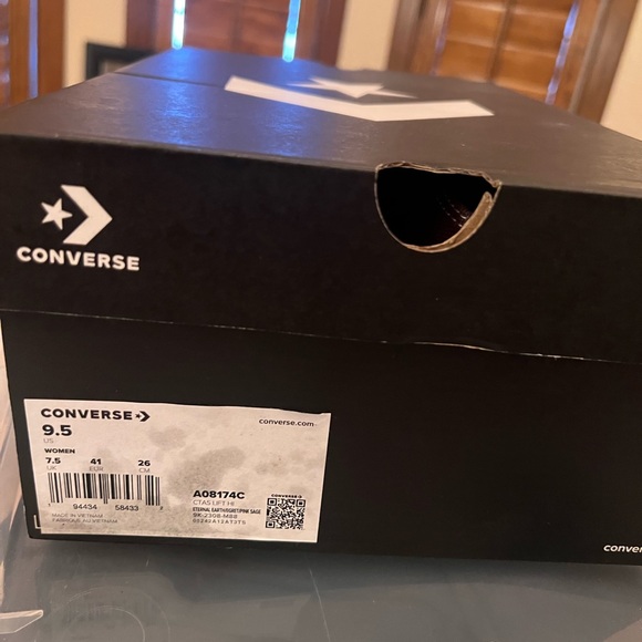 Converse Black and White Shoe Box - Picture 2 of 3